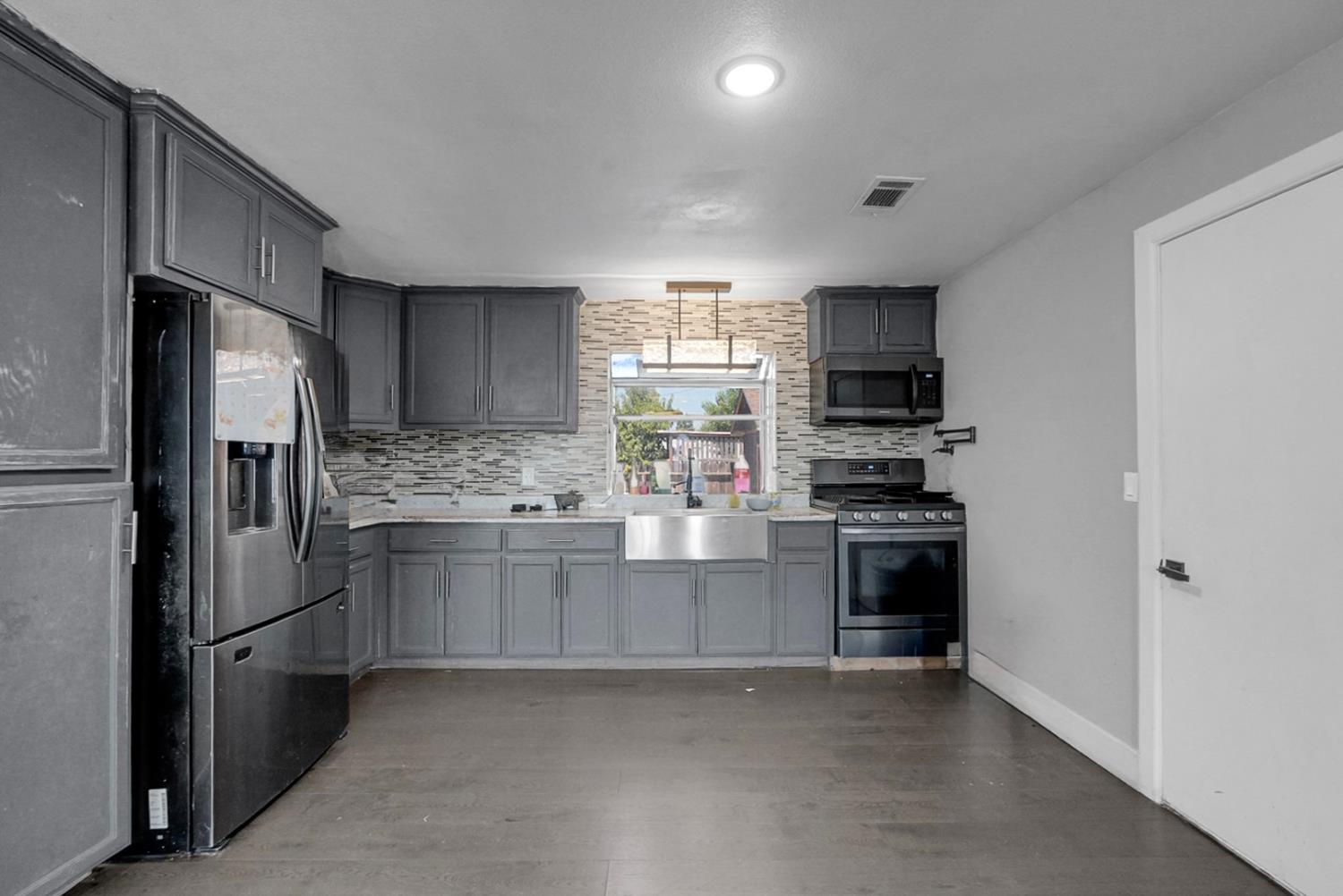 12821 Main St, Waterford, CA 95386