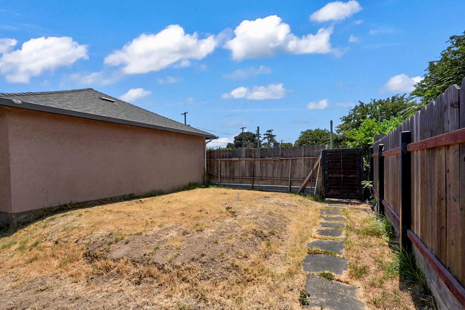 12821 Main St, Waterford, CA 95386