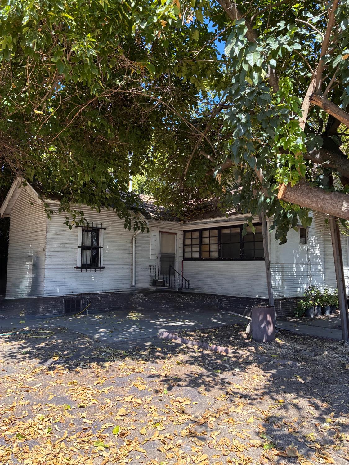 2100 W Main, Turlock, CA 95380