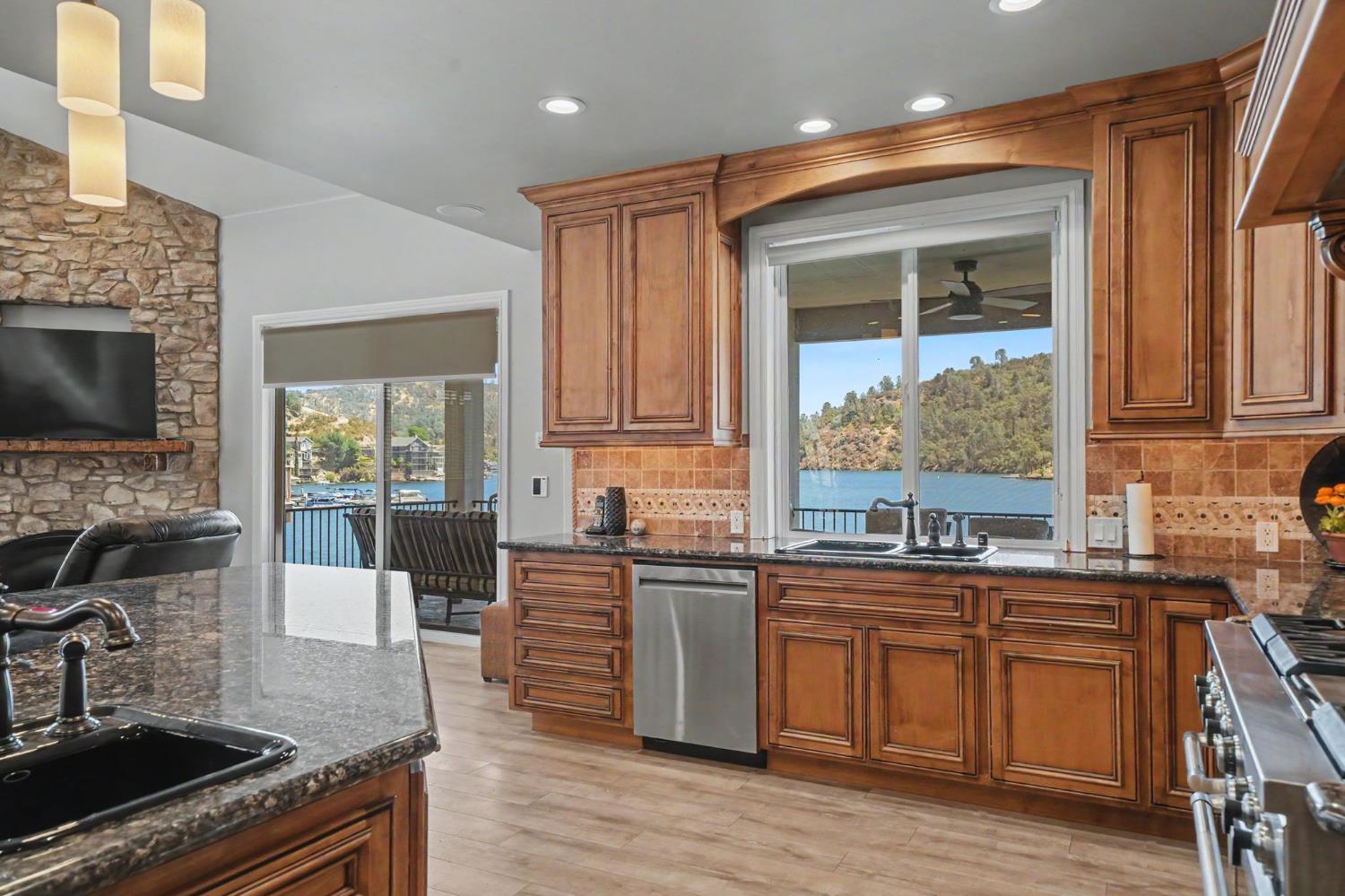 815 Sandy Bar Dr, Copperopolis, CA 95228