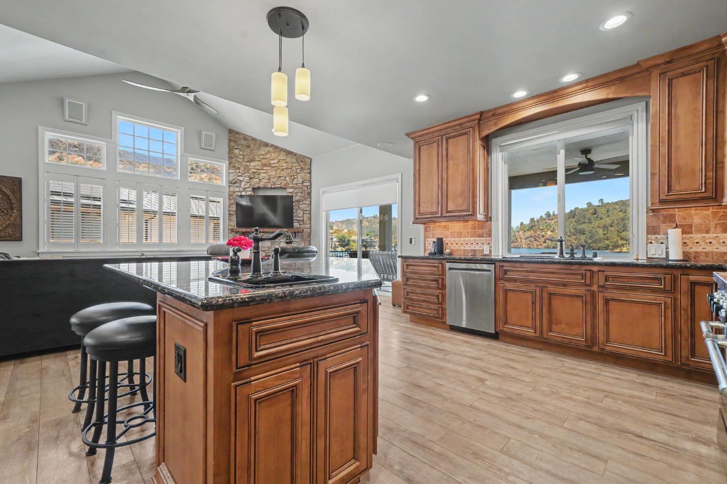 815 Sandy Bar Dr, Copperopolis, CA 95228