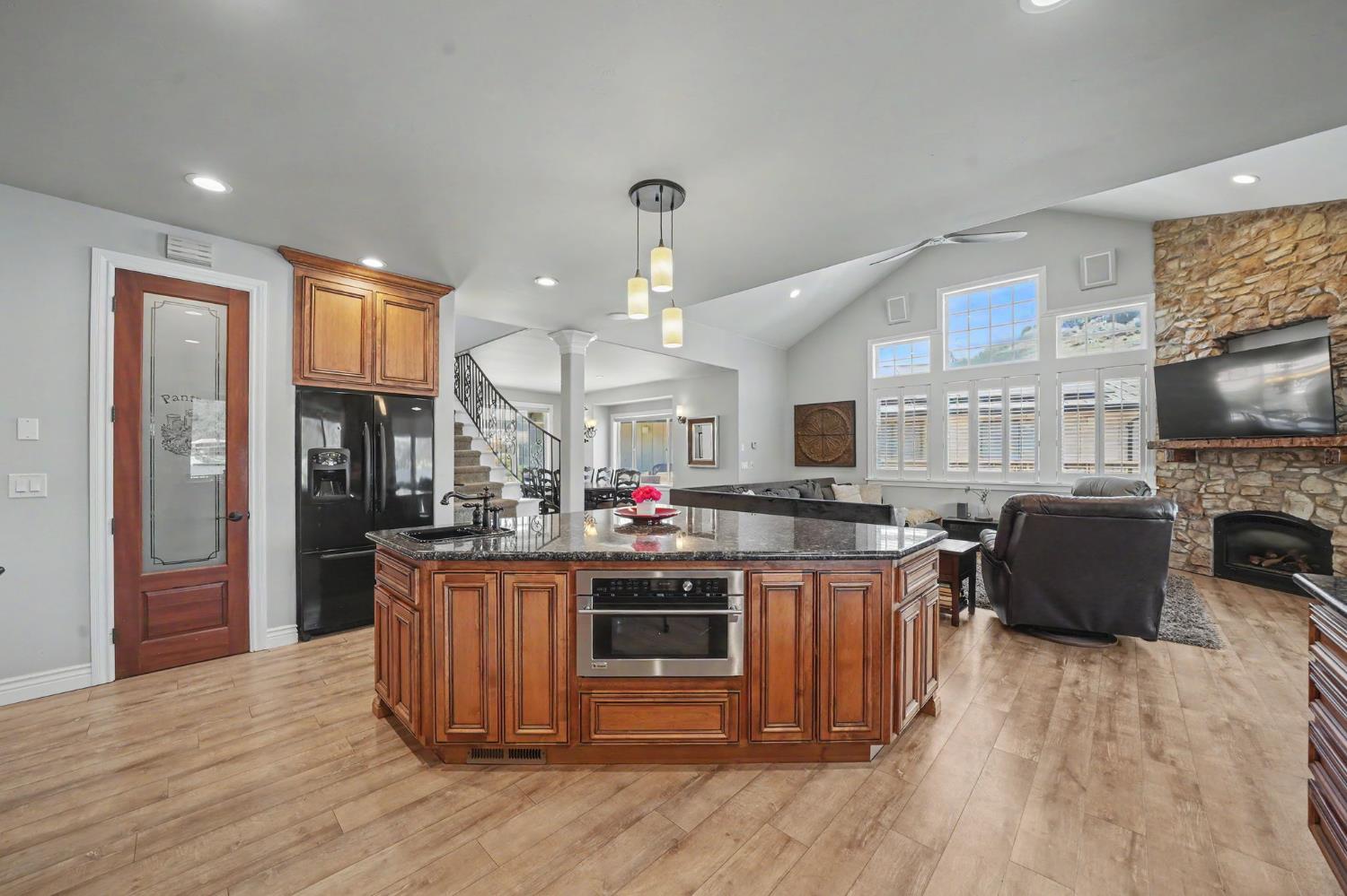 815 Sandy Bar Dr, Copperopolis, CA 95228