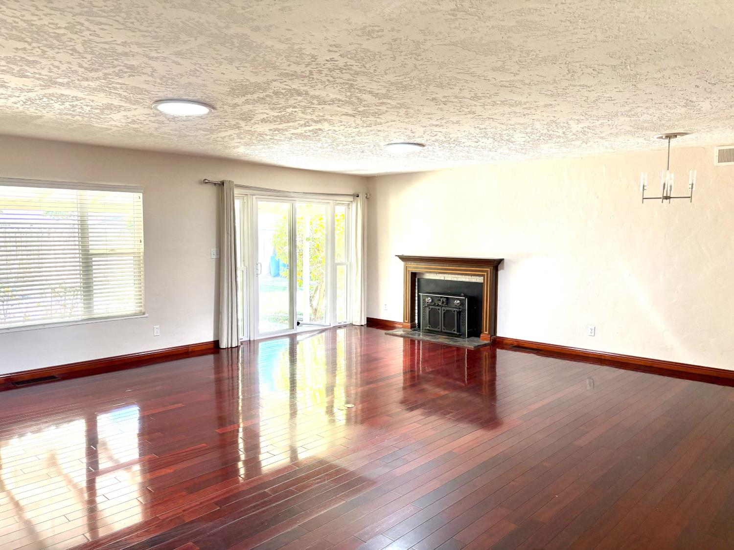 2306 Monte Carlo Ave, Modesto, CA 95350