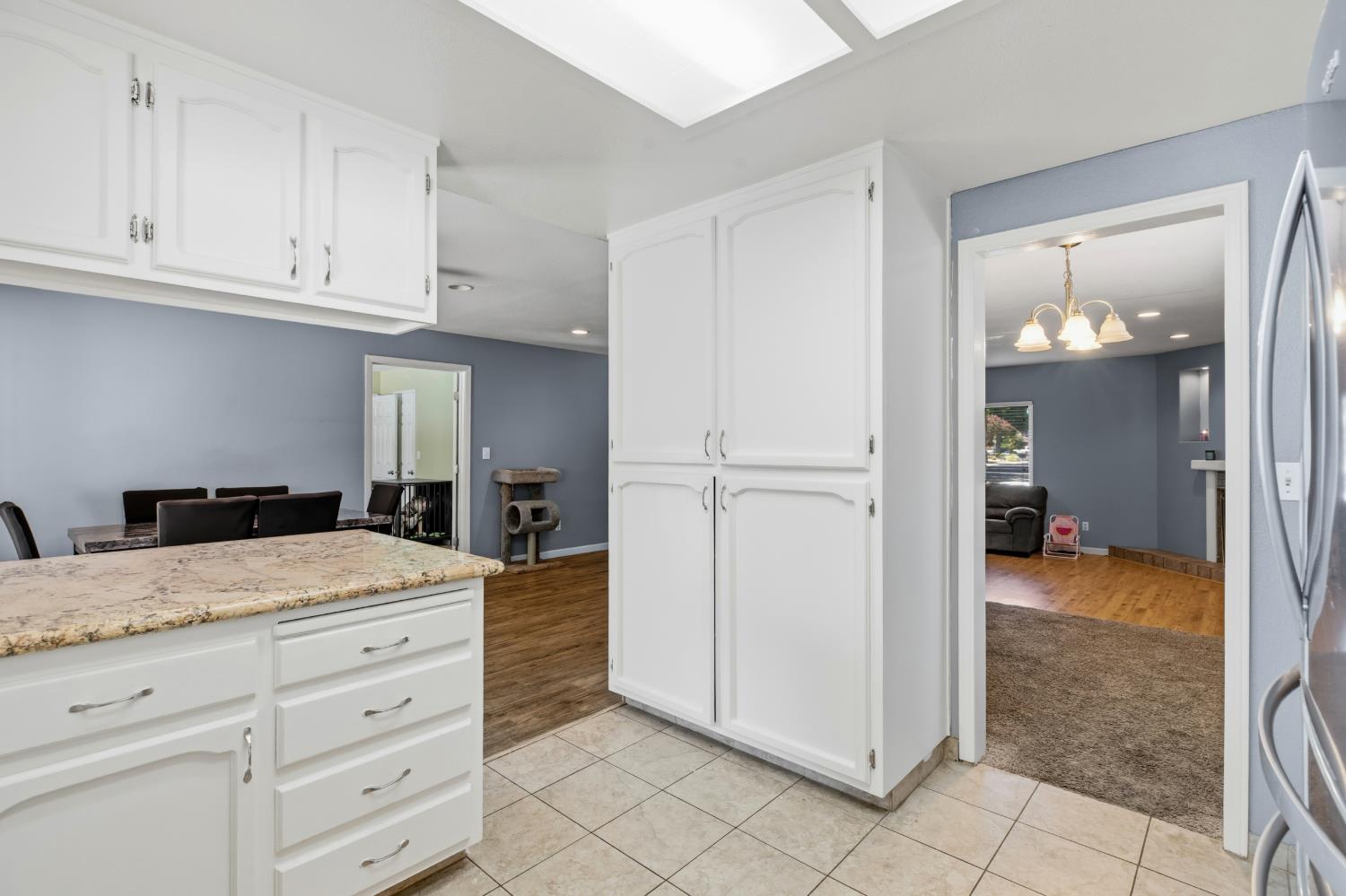 812 Sylvan Meadows Dr, Modesto, CA 95356