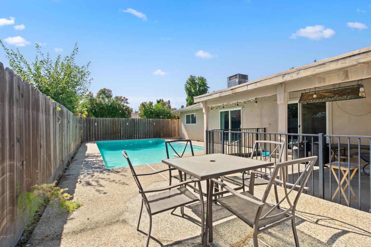 812 Sylvan Meadows Dr, Modesto, CA 95356