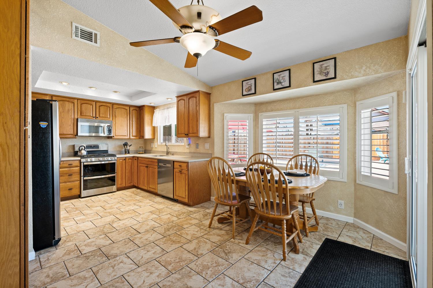 6163 Mohican Dr, Manteca, CA 95336