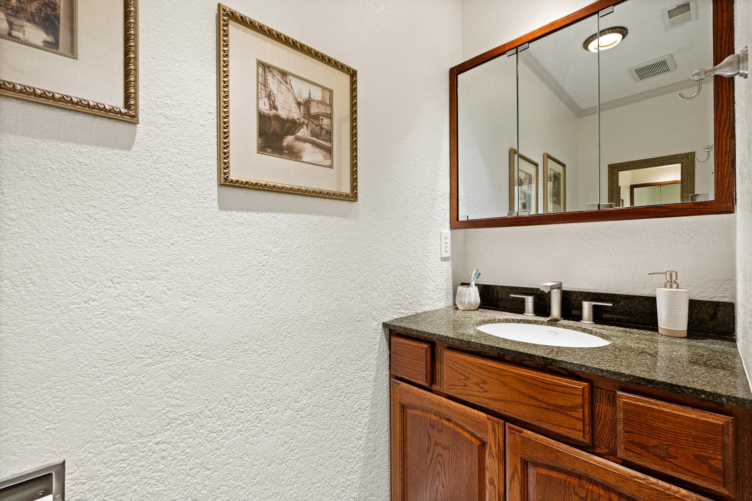6163 Mohican Dr, Manteca, CA 95336