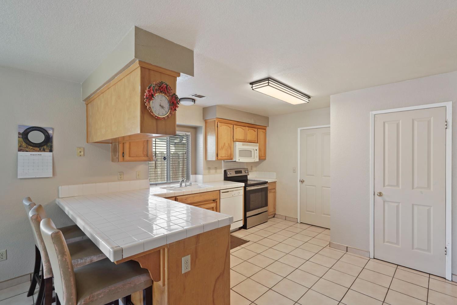 2633 Riverbend Dr, Modesto, CA 95351