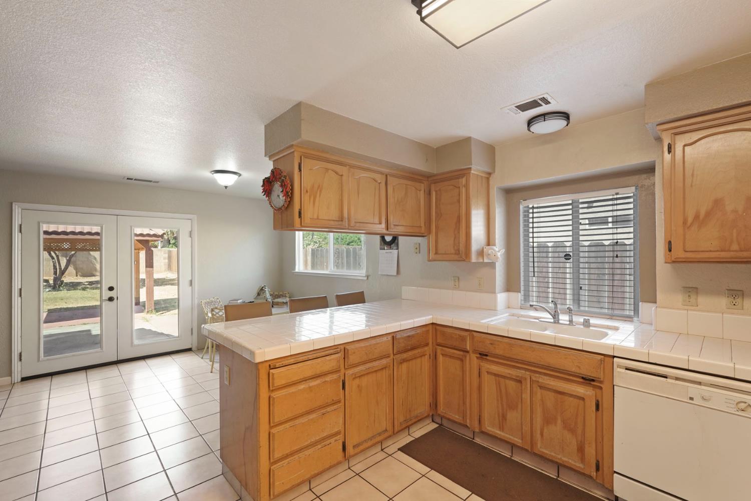 2633 Riverbend Dr, Modesto, CA 95351