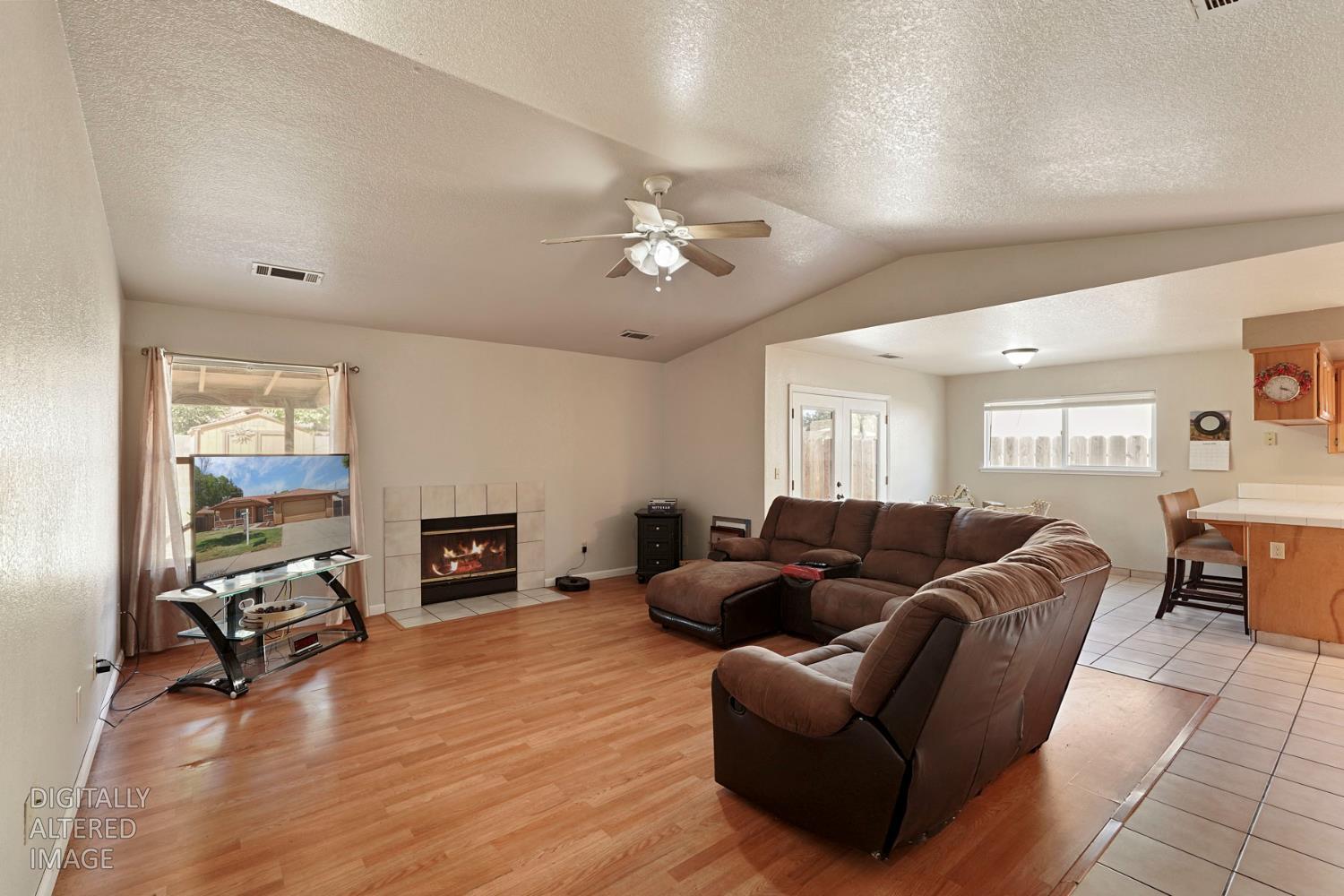 2633 Riverbend Dr, Modesto, CA 95351