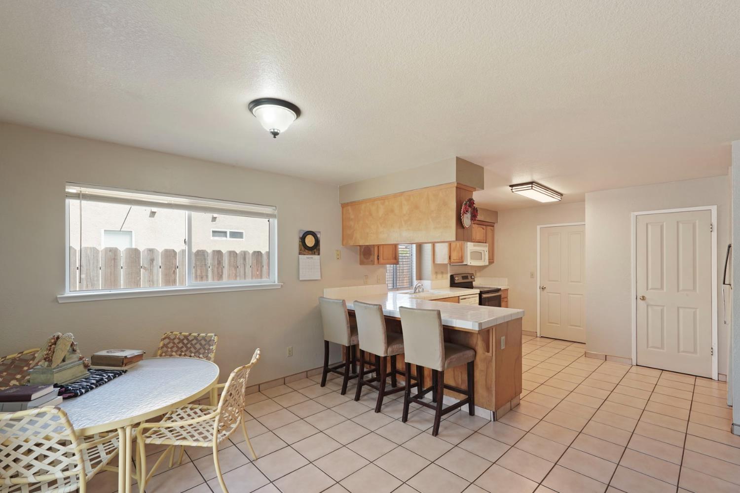 2633 Riverbend Dr, Modesto, CA 95351