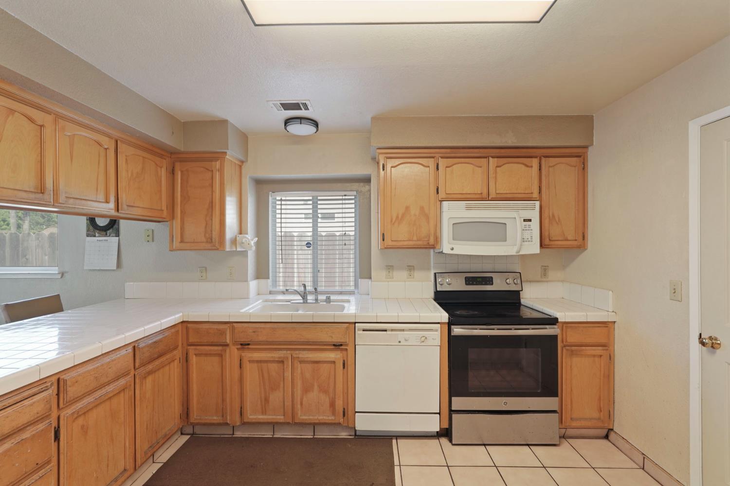2633 Riverbend Dr, Modesto, CA 95351