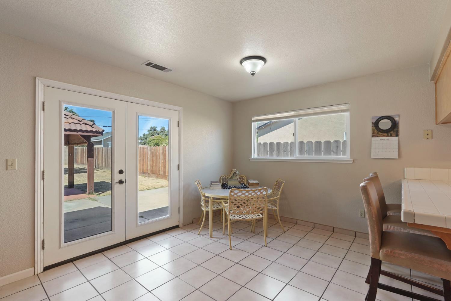 2633 Riverbend Dr, Modesto, CA 95351