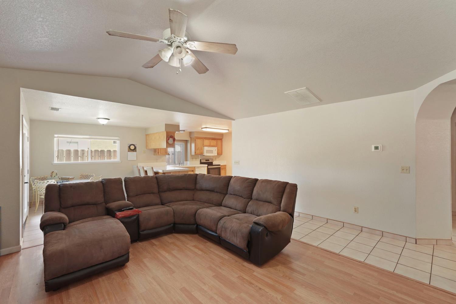 2633 Riverbend Dr, Modesto, CA 95351