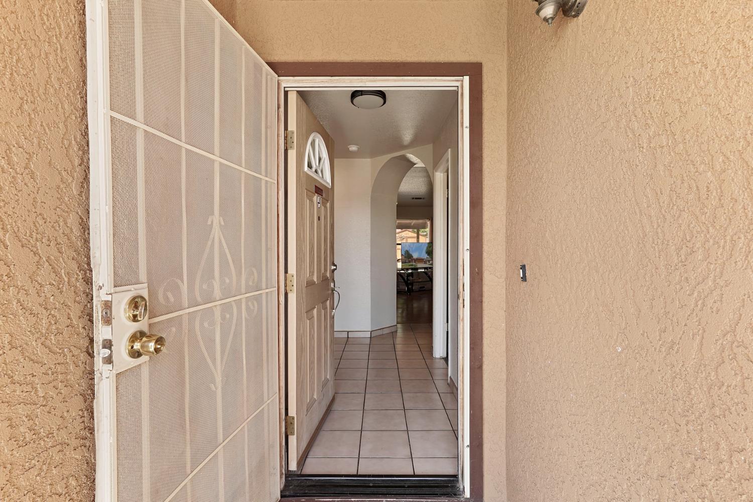 2633 Riverbend Dr, Modesto, CA 95351