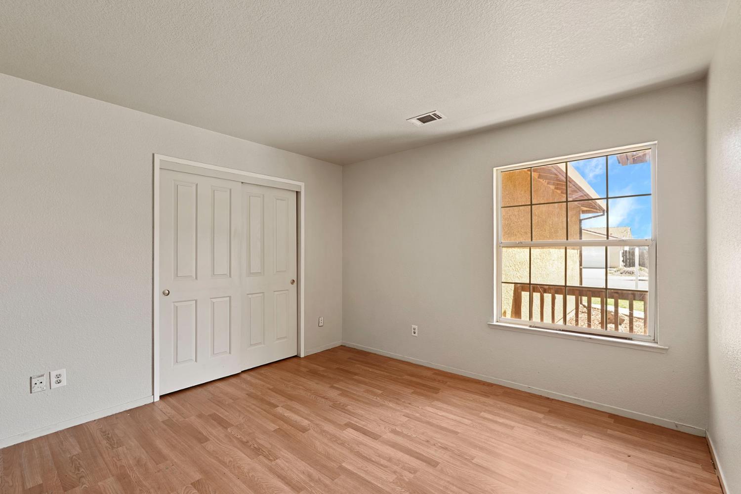 2633 Riverbend Dr, Modesto, CA 95351