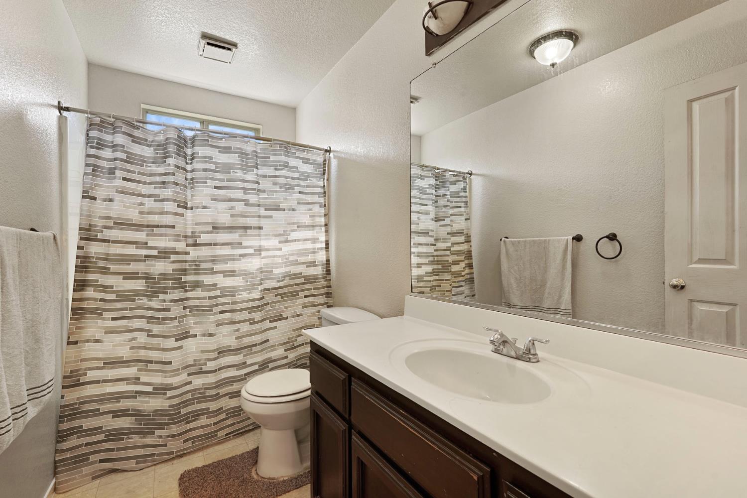 2633 Riverbend Dr, Modesto, CA 95351