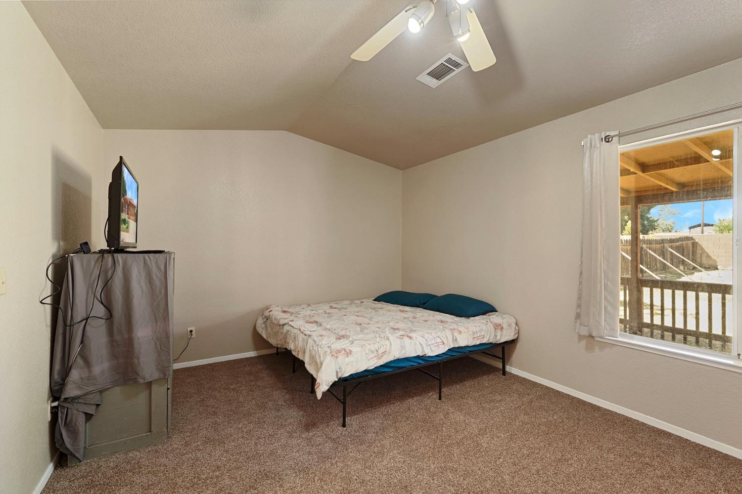 2633 Riverbend Dr, Modesto, CA 95351