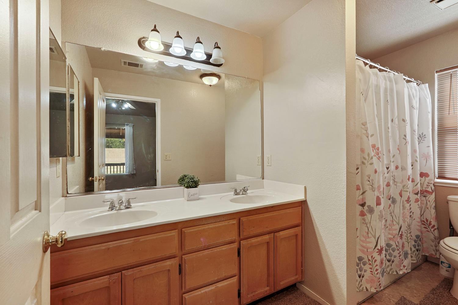 2633 Riverbend Dr, Modesto, CA 95351