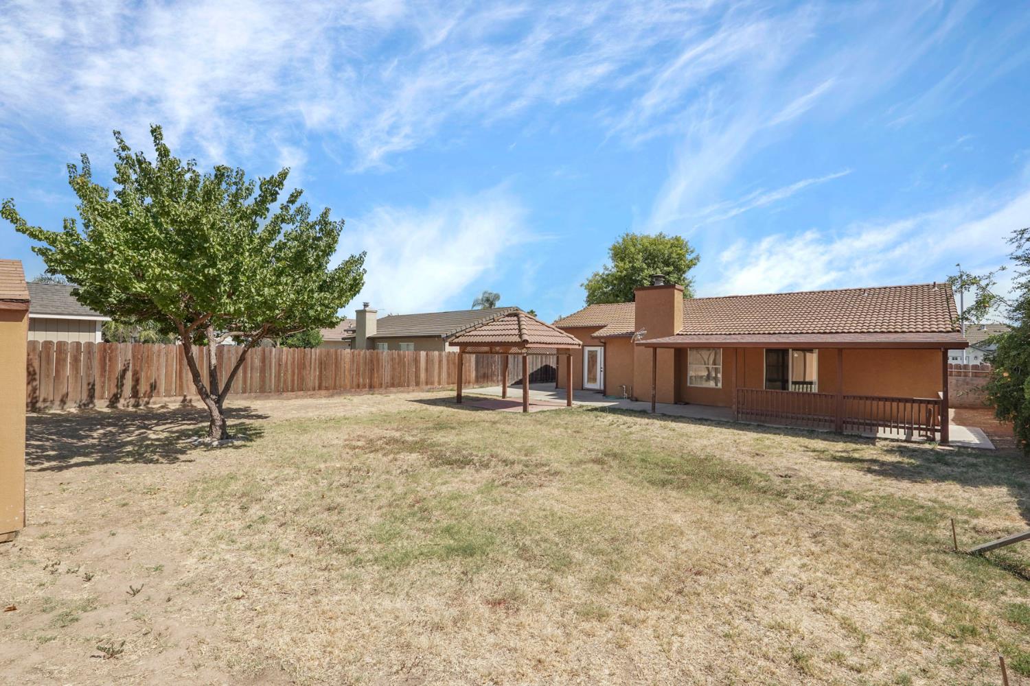 2633 Riverbend Dr, Modesto, CA 95351