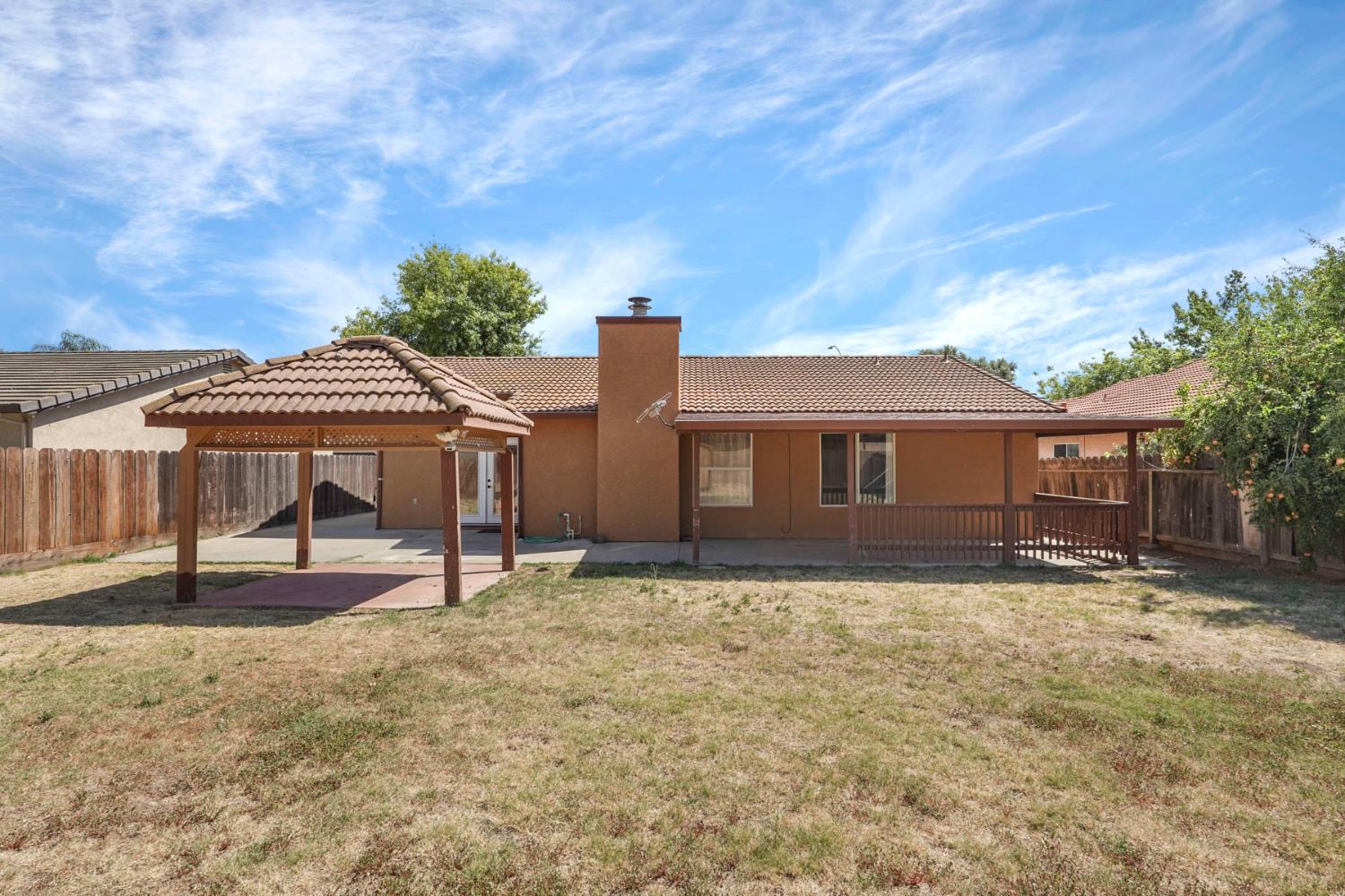 2633 Riverbend Dr, Modesto, CA 95351