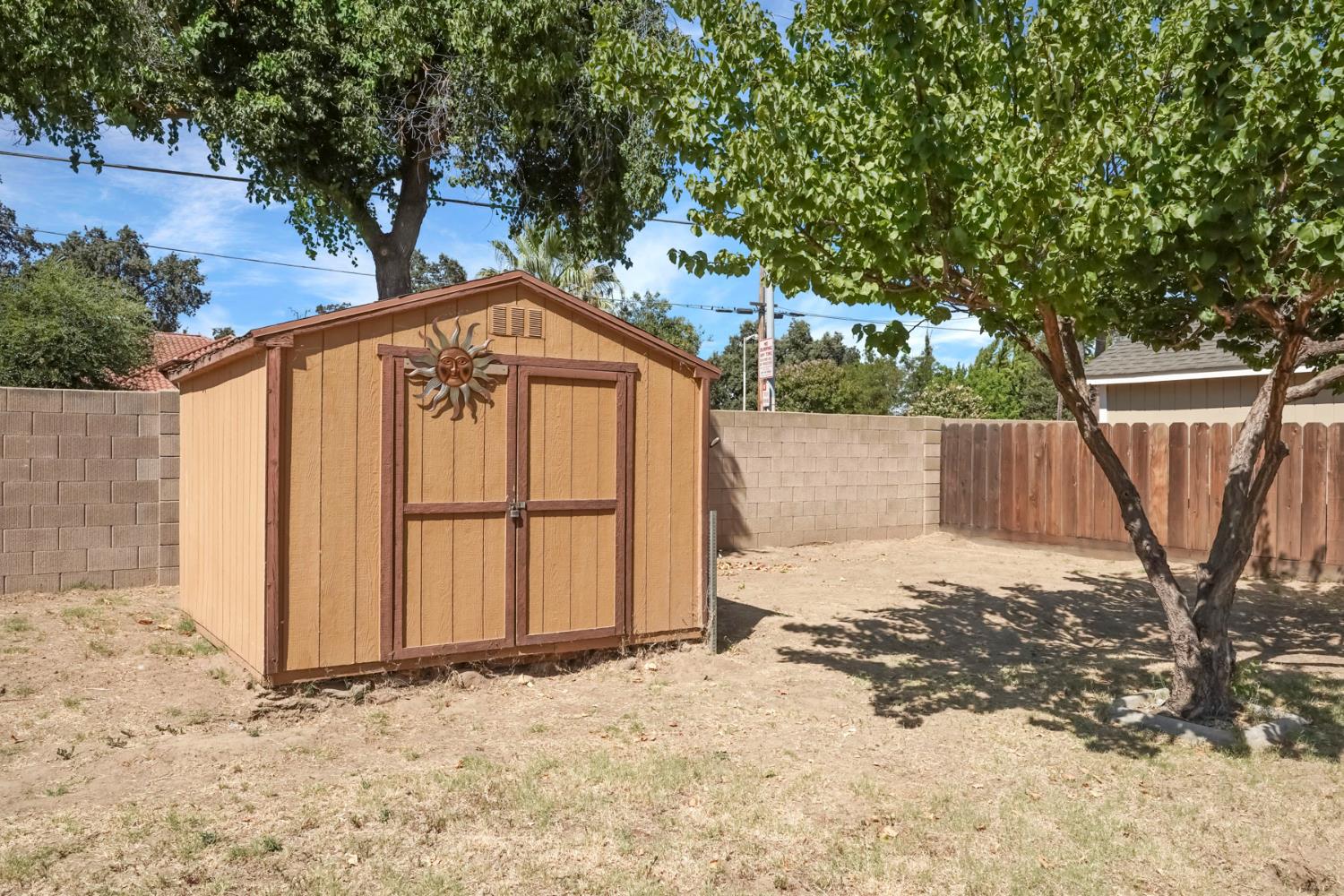 2633 Riverbend Dr, Modesto, CA 95351
