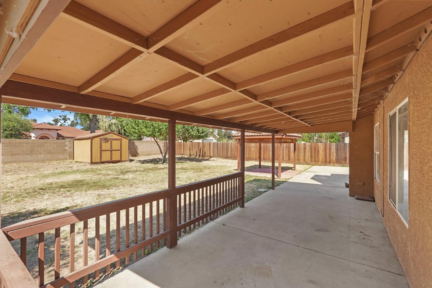 2633 Riverbend Dr, Modesto, CA 95351