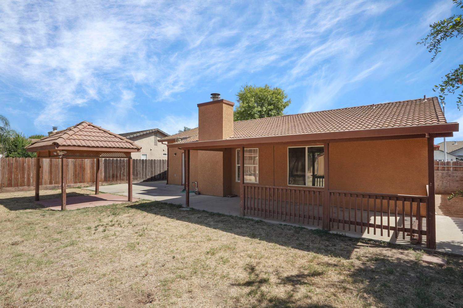 2633 Riverbend Dr, Modesto, CA 95351