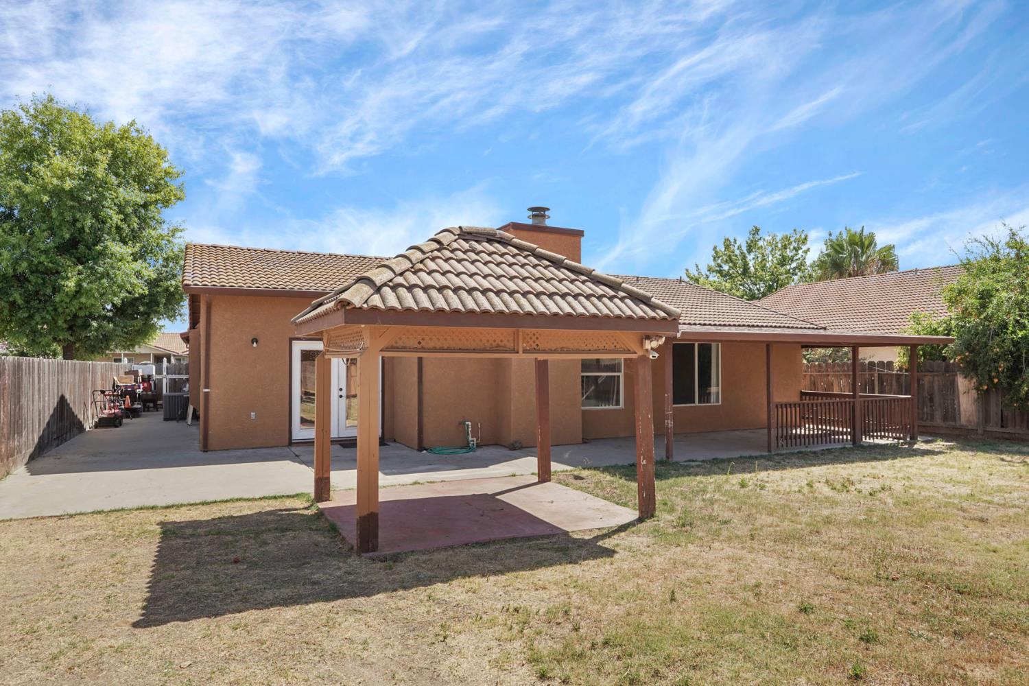 2633 Riverbend Dr, Modesto, CA 95351