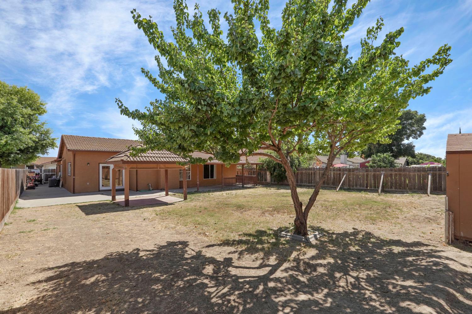 2633 Riverbend Dr, Modesto, CA 95351