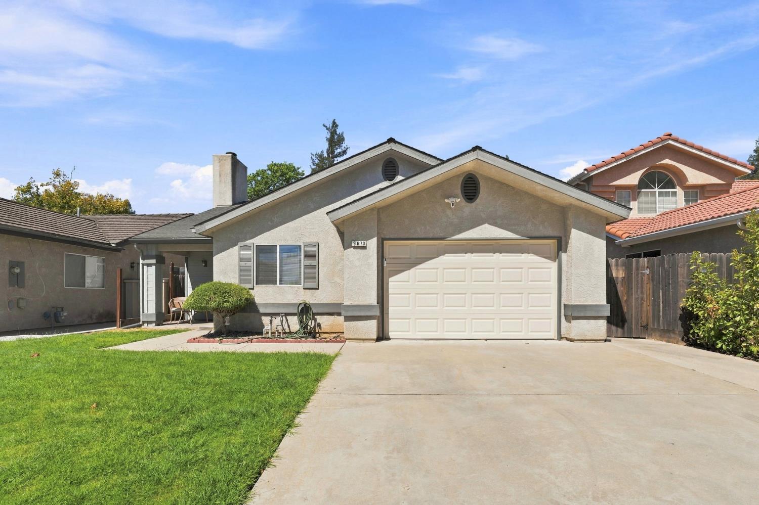 9673 N Sharon Ave, Fresno, CA 93720