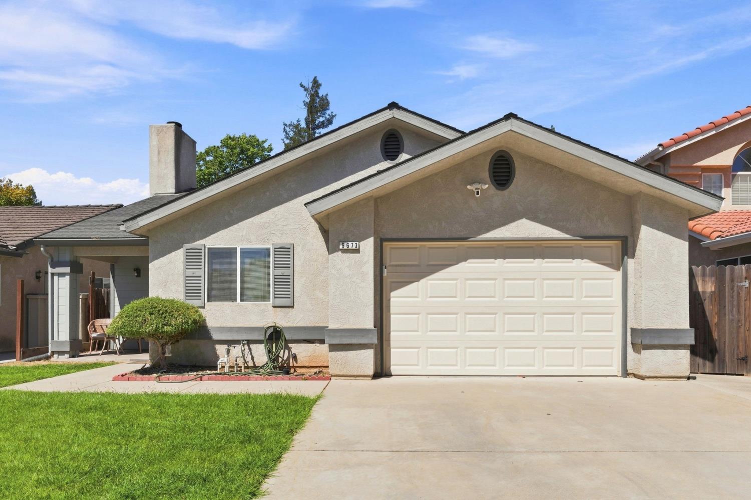 9673 N Sharon Ave, Fresno, CA 93720