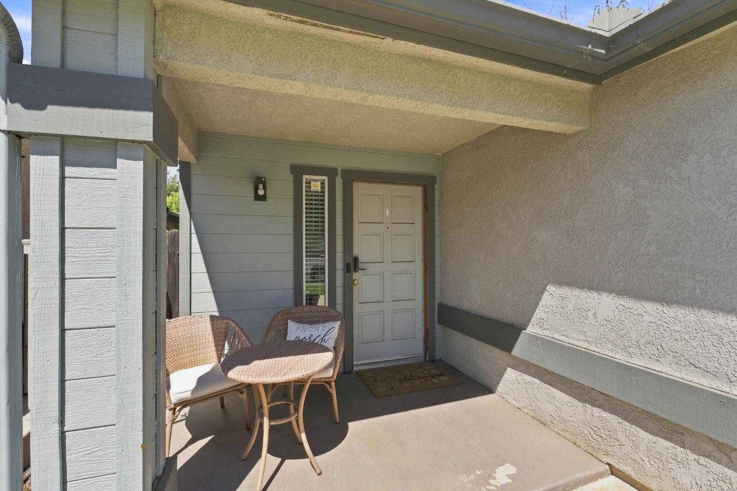 9673 N Sharon Ave, Fresno, CA 93720