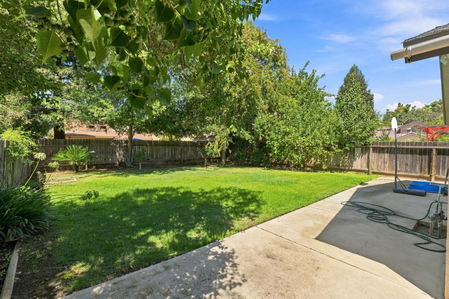 9673 N Sharon Ave, Fresno, CA 93720