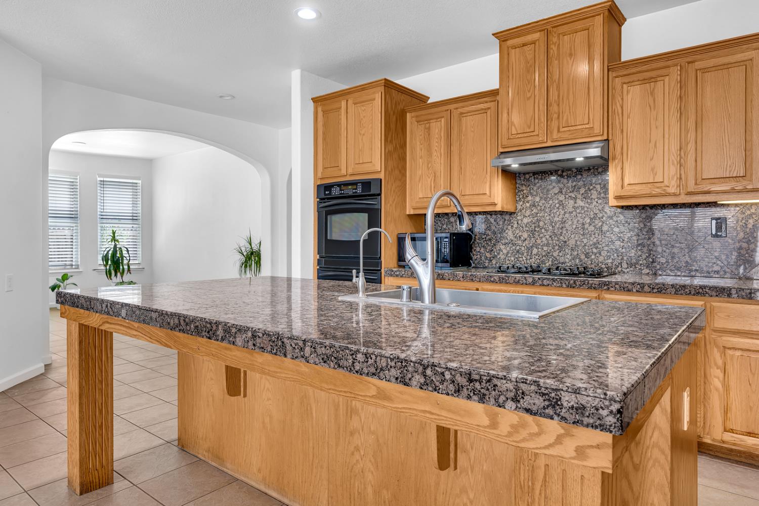 2078 Venezia St, Los Banos, CA 93635