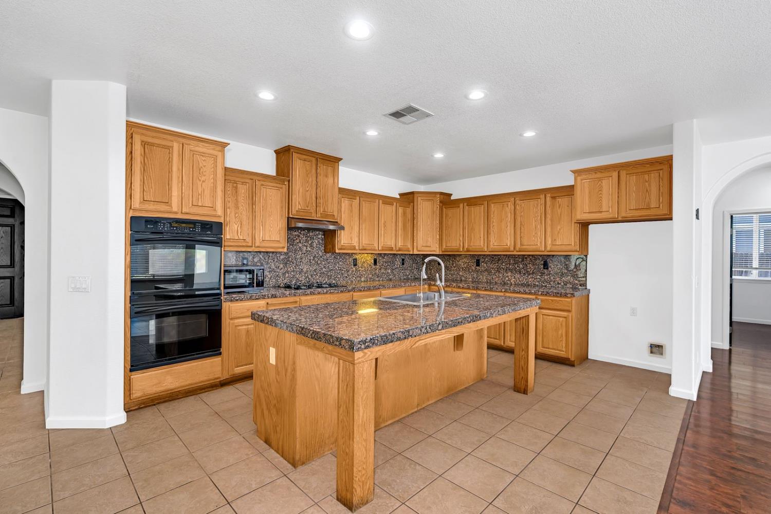 2078 Venezia St, Los Banos, CA 93635