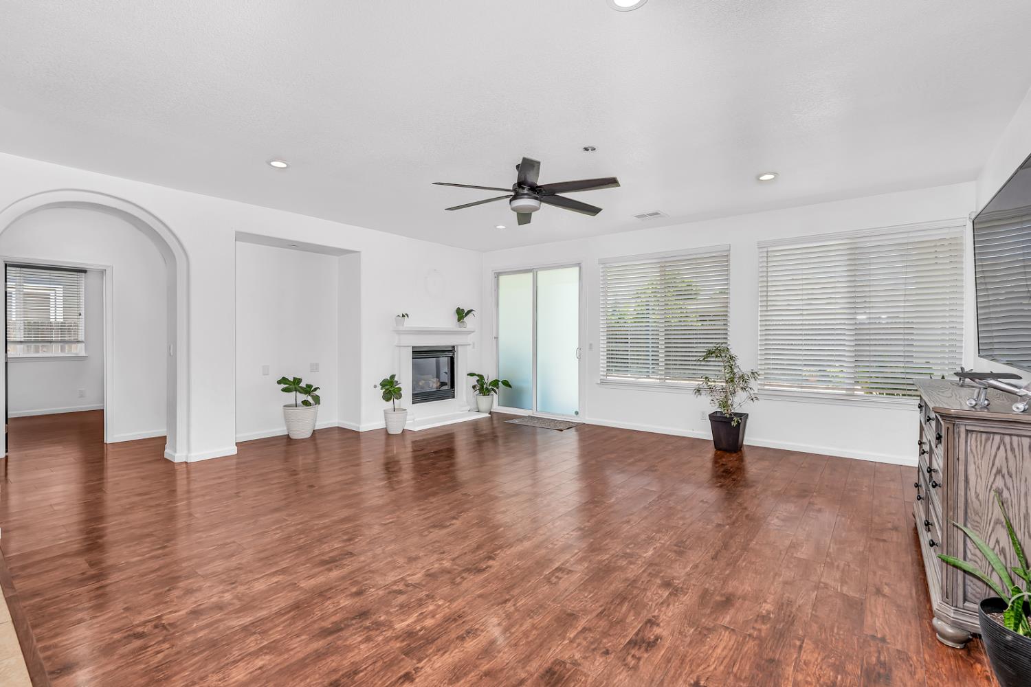 2078 Venezia St, Los Banos, CA 93635