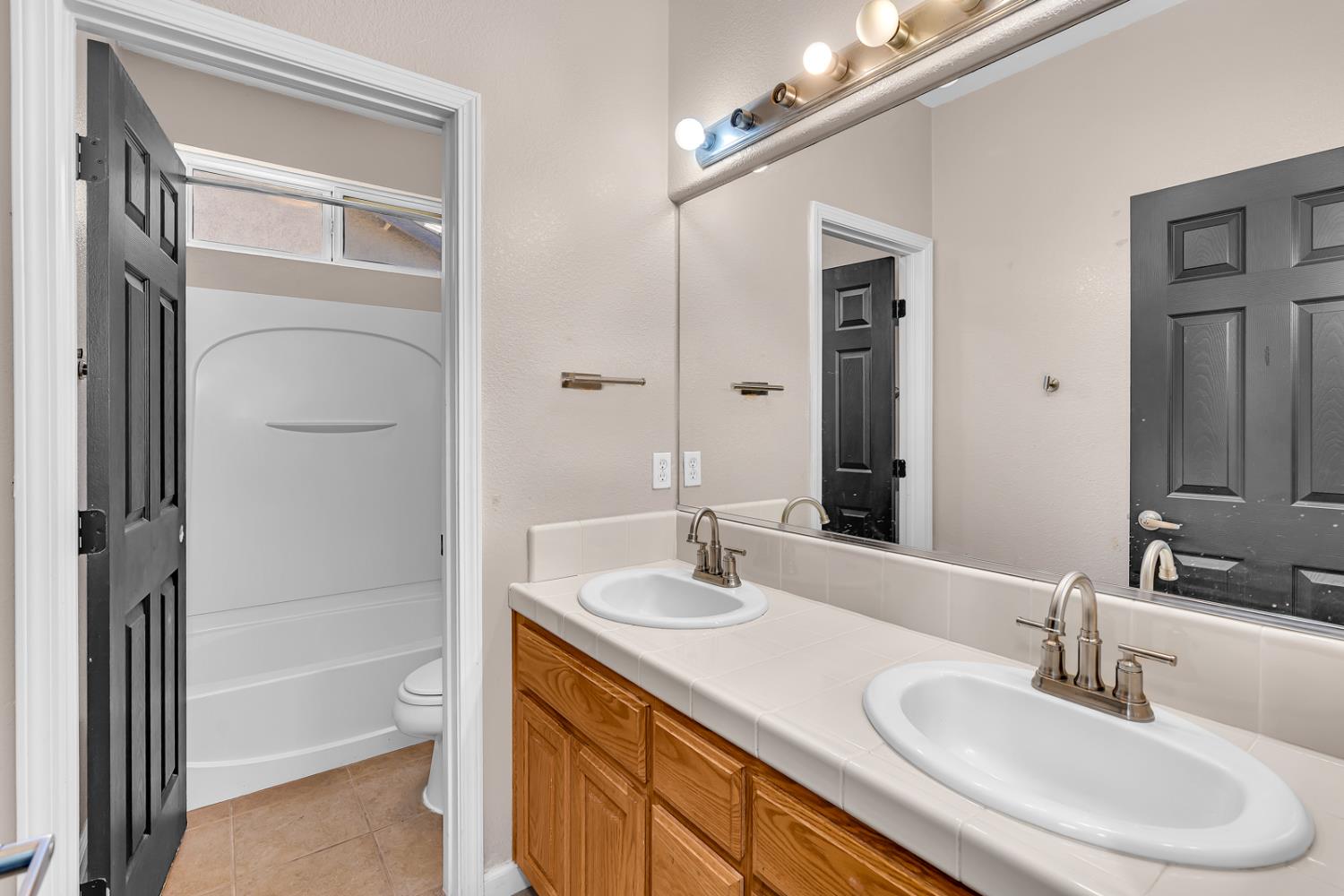 2078 Venezia St, Los Banos, CA 93635
