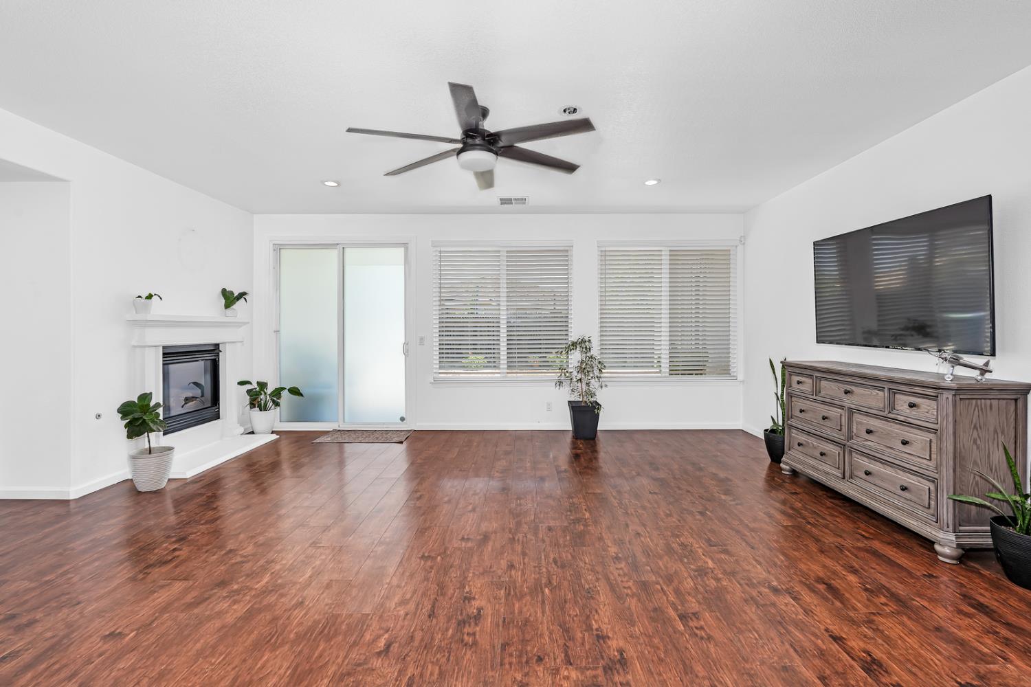 2078 Venezia St, Los Banos, CA 93635