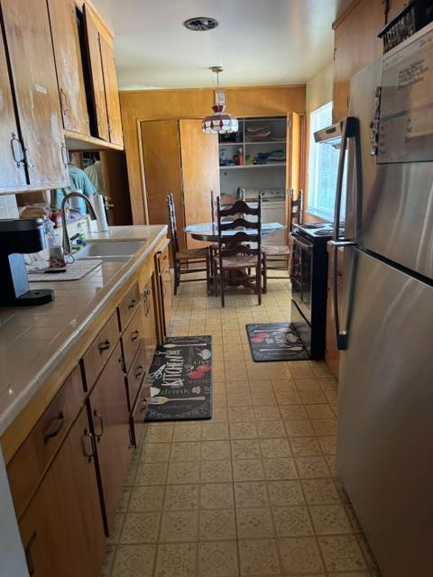 1216 Mount Vernon Dr, Modesto, CA 95350