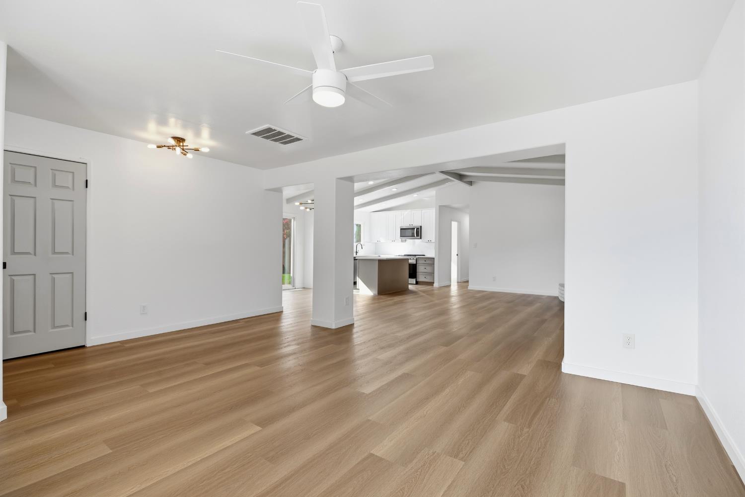 13510 Bentley St, Waterford, CA 95386