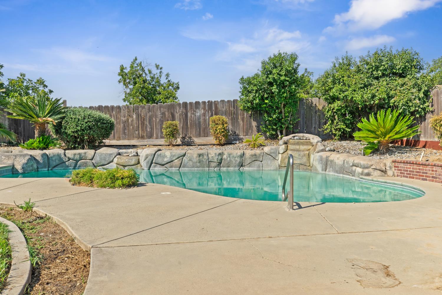 13510 Bentley St, Waterford, CA 95386