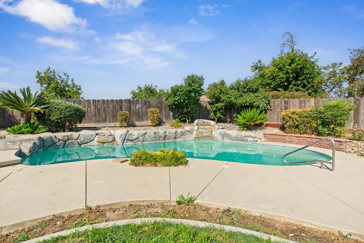 13510 Bentley St, Waterford, CA 95386