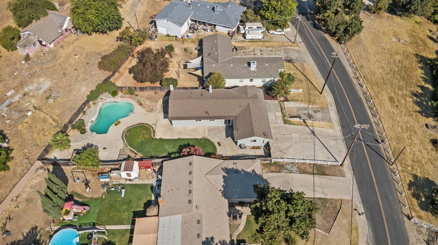 13510 Bentley St, Waterford, CA 95386