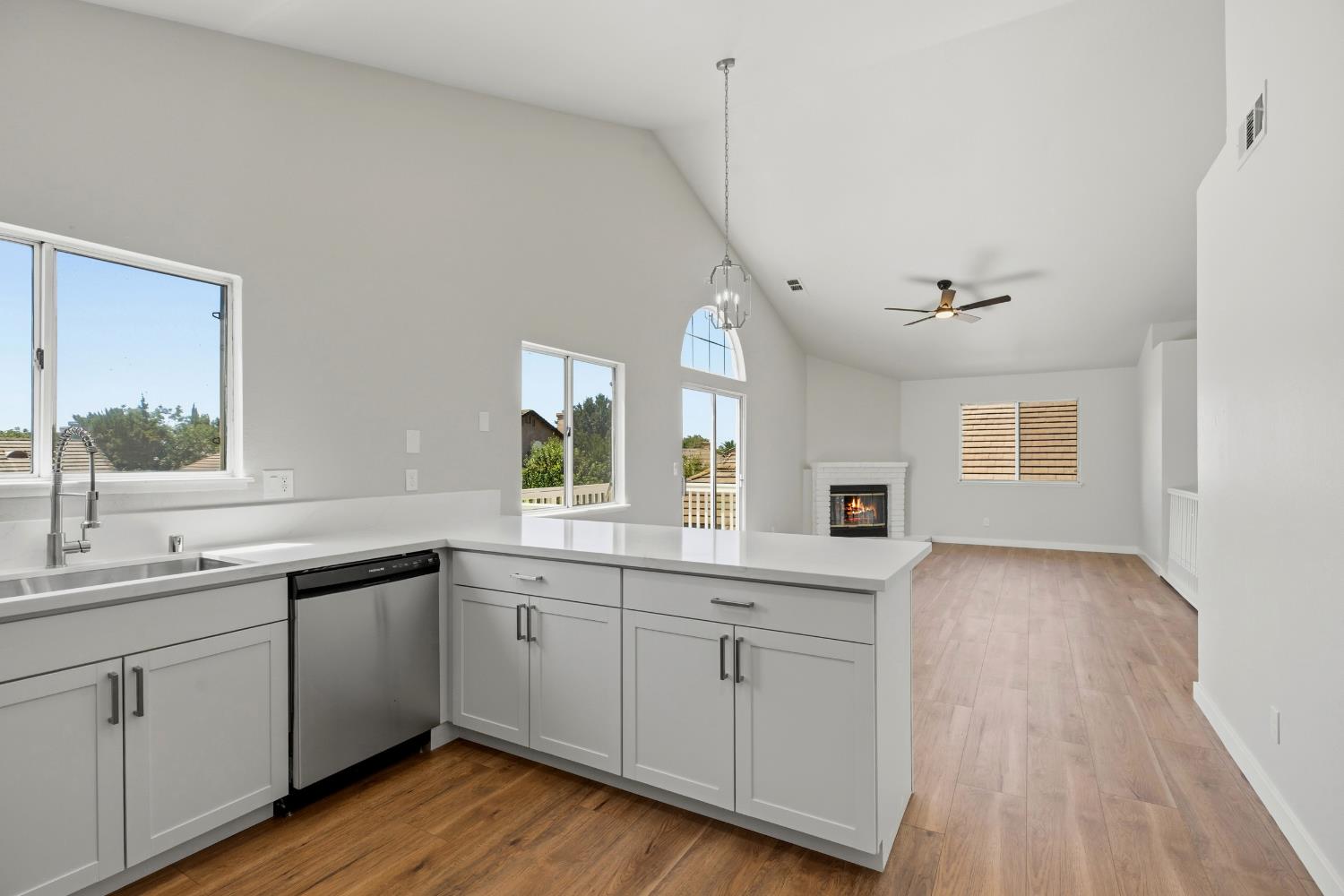 728 Park Hurst Way, Modesto, CA 95358