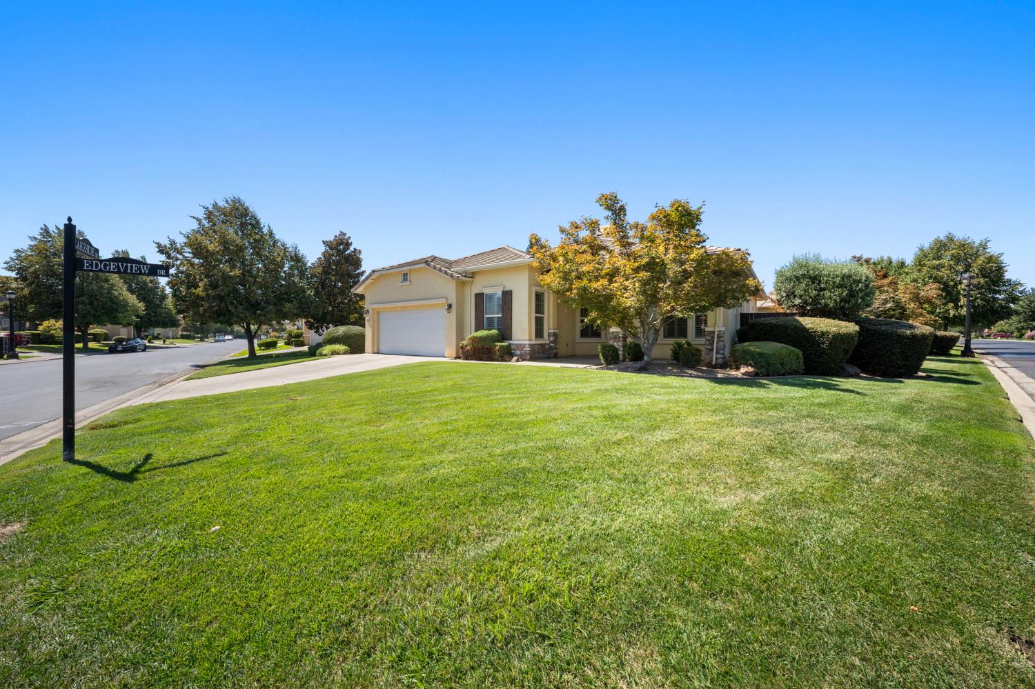3917 Lakeside Dr, Modesto, CA 95355