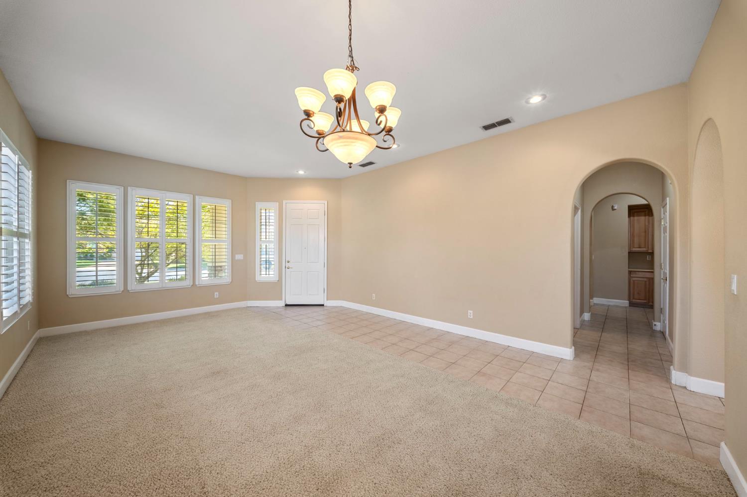 3917 Lakeside Dr, Modesto, CA 95355