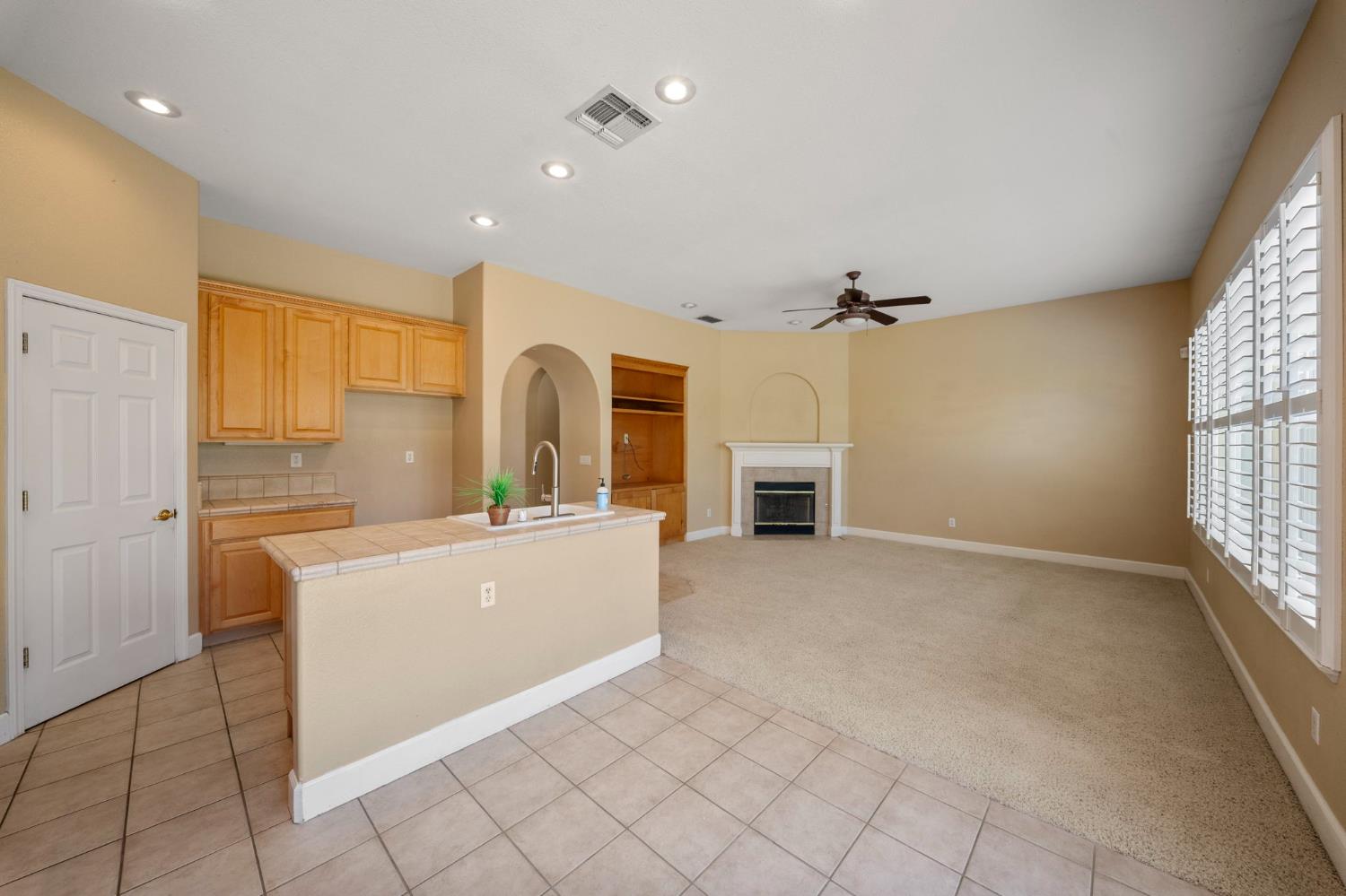 3917 Lakeside Dr, Modesto, CA 95355