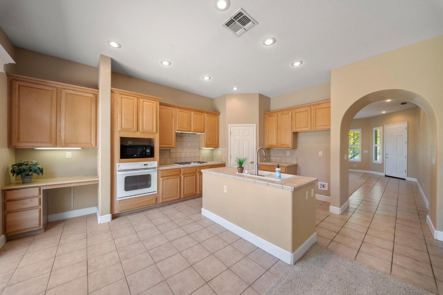 3917 Lakeside Dr, Modesto, CA 95355