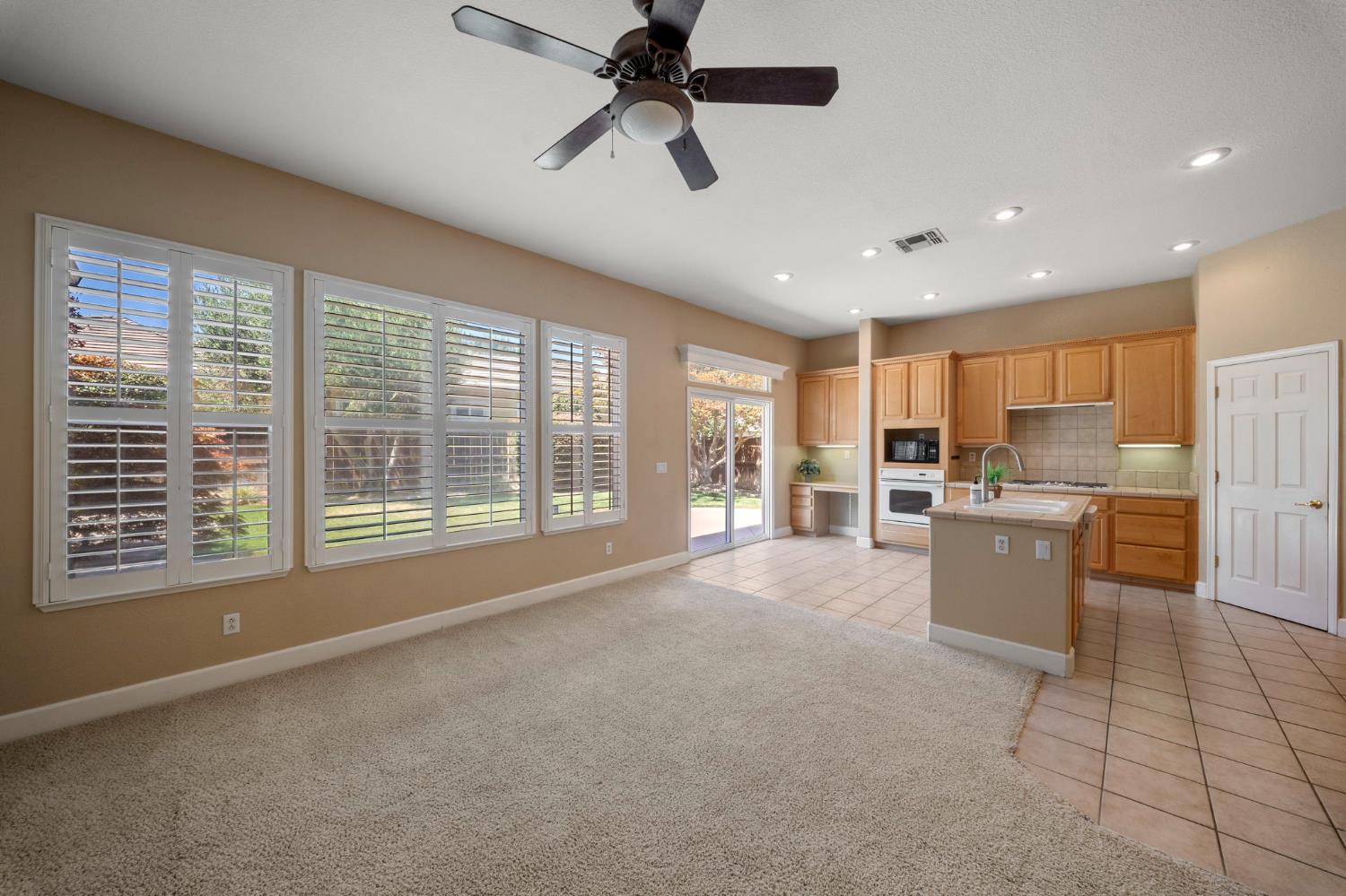 3917 Lakeside Dr, Modesto, CA 95355